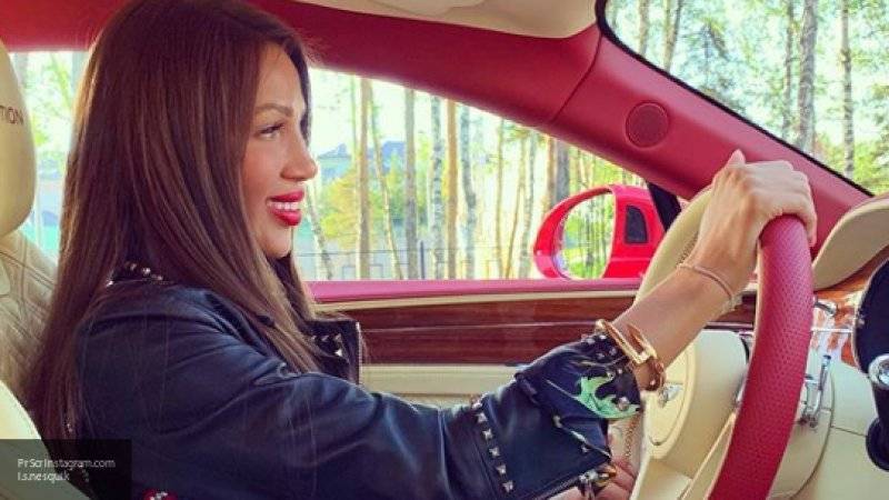 Звезда "Дома-2" похвасталась новым Bentley за 20 миллионов рублей