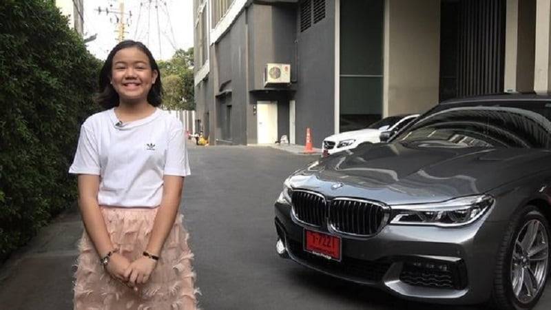 12-летняя блогерша купила себе на день Рождения BMW за 740 млн тенге (фото)