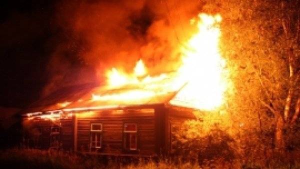 Соседи спасли пожилых односельчан из огня в Смоленской области