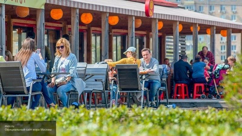 Почти три тысячи летних кафе откроются в Москве этим летом