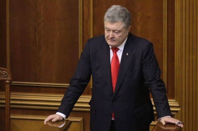 Экс-чиновник рассказал, что дипломаты стыдились мятых брюк Порошенко