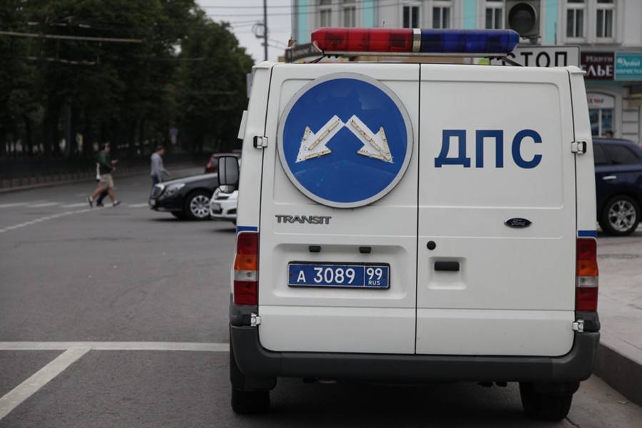 Мотоциклист погиб при столкновении с эвакуатором на западе Москвы