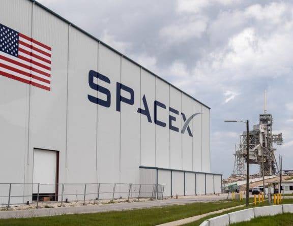 SpaceX вновь подала иск против правительства США, но попросила суд держать детали в тайне