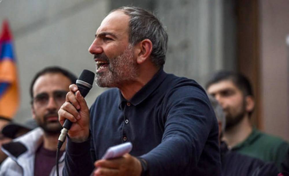 Пашинян призвал сторонников заблокировать суды в Армении