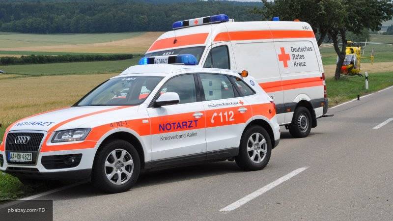 Пассажирский автобус опрокинулся в Германии, один человек погиб