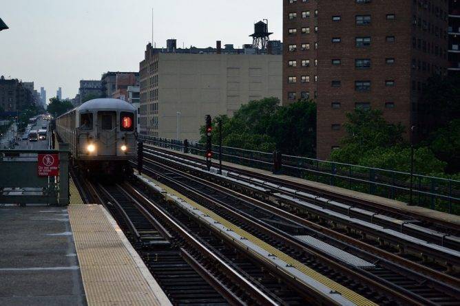 Работник MTA на сверхурочных заработал больше чем Де Блазио и Куомо вместе взятые: прокуратура Нью-Йорка начала расследование - usa.one - New York - Нью-Йорк