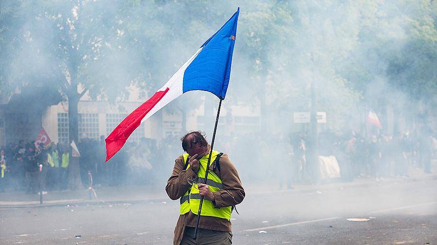 Мужчина с выдвижными лезвиями в рукавах задержан перед акцией в Париже
