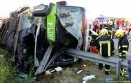 В Германии перевернулся автобус: более 60 человек пострадали