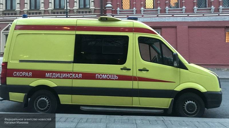 Иномарка сбила пешехода ночью в Петербурге
