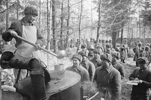 Каких солдат лучше кормили на Великой Отечественной войне | Русская семерка