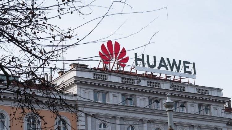 Ряд американских IT-компаний приостановили бизнес с Huawei