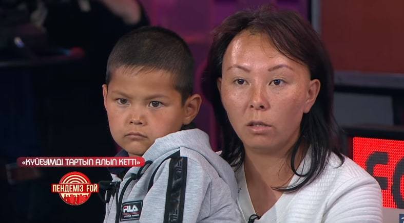 Казахстанец бросил жену с тремя детьми ради женщины старше себя