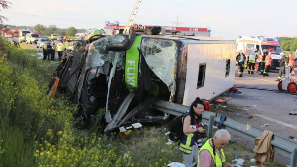 Возле Лейпцига перевернулся пассажирский автобус: есть жертвы
