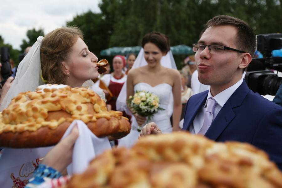 В Госдуме пристыдили россиян за женитьбу ради застолья