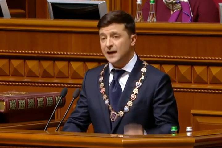 Зеленский предложил правительству Украины уйти в отставку