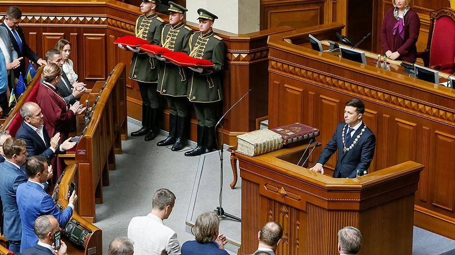 Зеленский призвал отменить депутатскую неприкосновенность