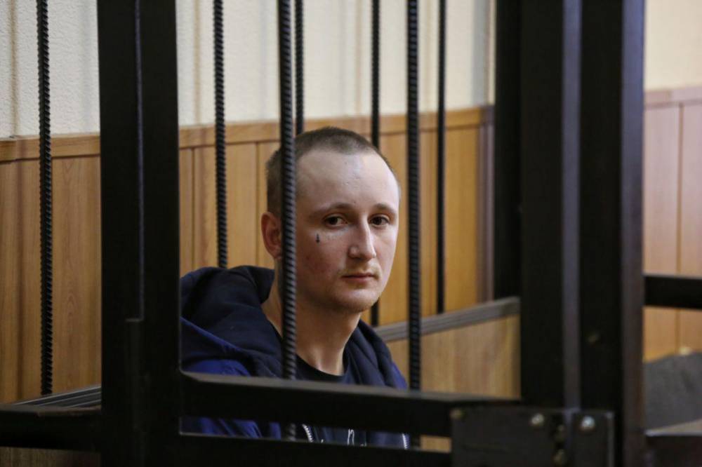Михаила Цакунова, обвиняемого в том, что он выбил зуб омоновцу, освободили от штрафа в 100 тысяч рублей