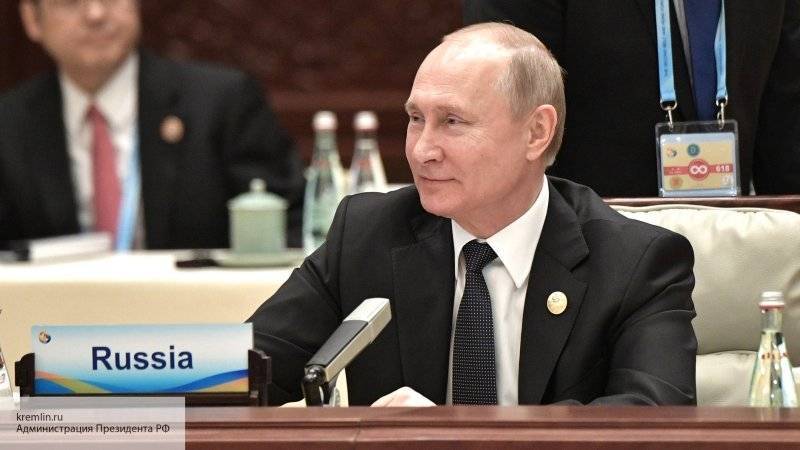Песков рассказал о первом рабочем дне Путина после возвращения из Сочи