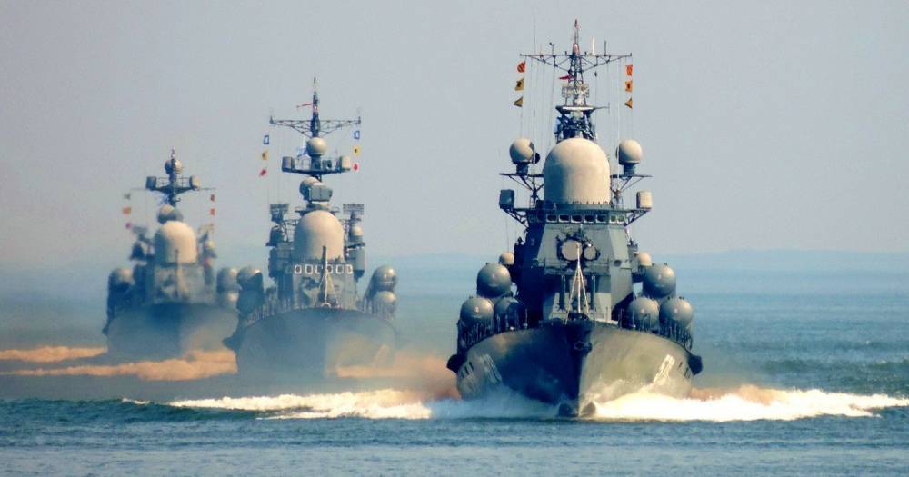 Балтийский флот похвастался военной мощью: видео