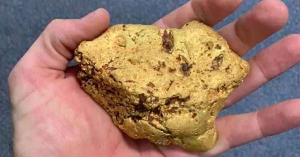 Австралиец нашел рекордный золотой самородок