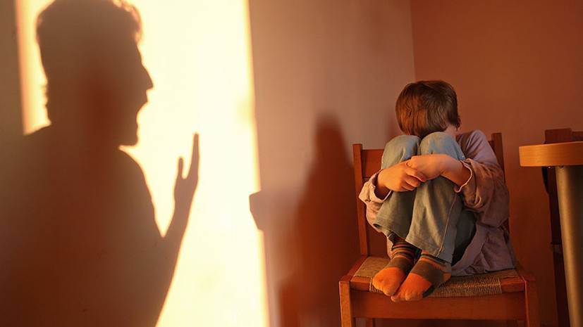 Связала и оставила в сарае: в Омской области женщину подозревают в издевательствах над 10-летним сыном