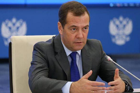 Медведев: необходимо продлевать продолжительность жизни россиян