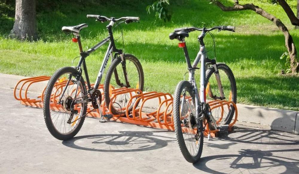 Во дворах петербургских школ могут появиться велопарковки