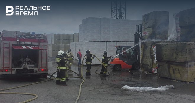 Площадь пожара на территории завода в Заинске превысила 400 квадратных метров