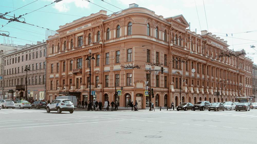 В Петербурге отреставрировали фасад гостиницы, где было кафе "Сайгон"