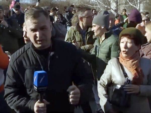 Избитый на митинге в Екатеринбурге журналист подал заявление в полицию