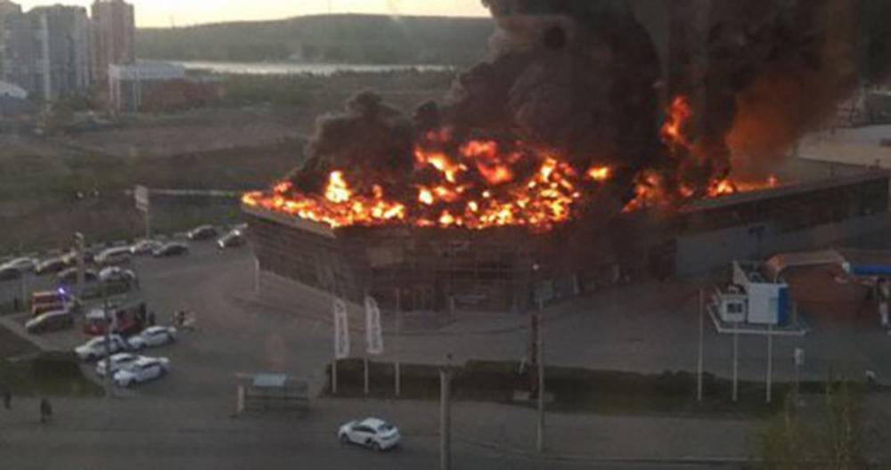 В Кемерове загорелся автоцентр Hyundai
