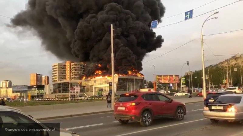 Пожар в автосалоне в Кемерово спасатели ликвидировали полностью