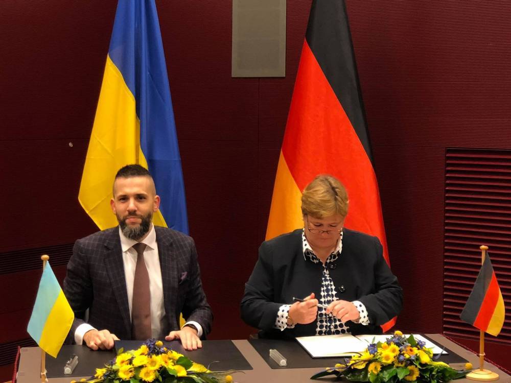 Украина получила подачку от Германии в размере 82 миллионов евро