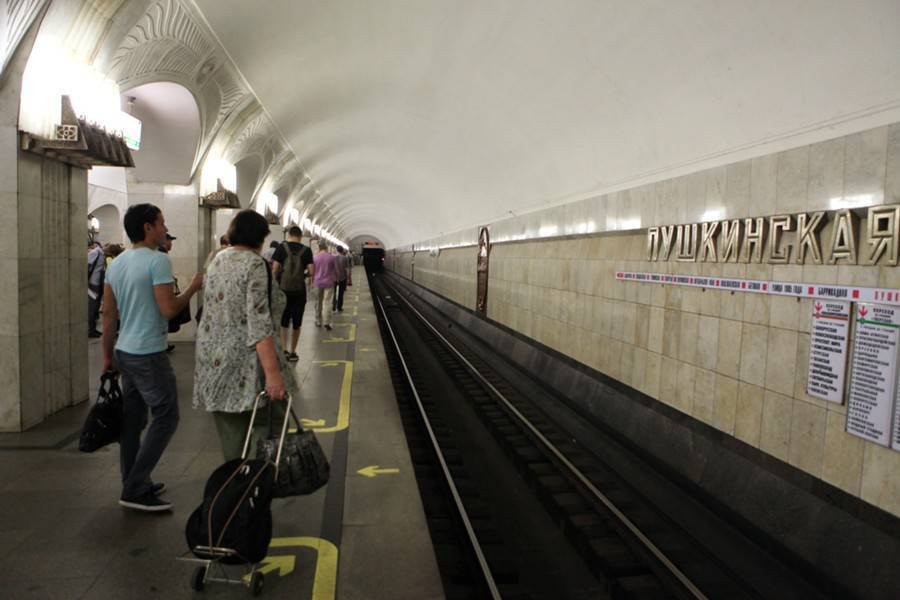 Стала известна причина остановки поездов на фиолетовой ветке метро