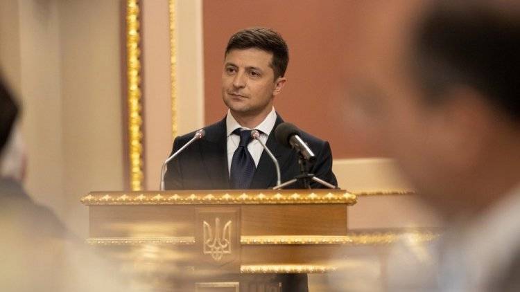 Зеленский подписал первый указ на посту президента Украины