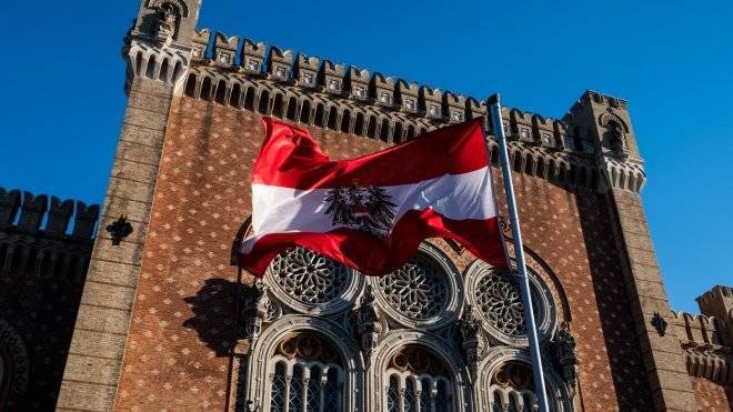 Австрийский канцлер предложил уволить министра внутренних дел