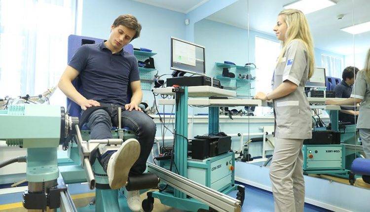 Российскому футболисту провели уникальную операцию на колене