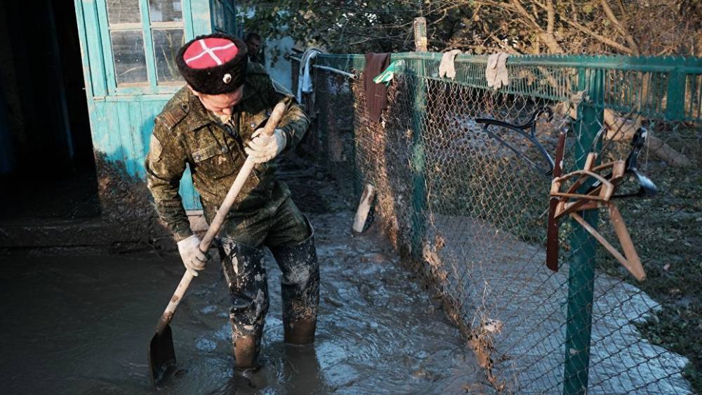 В районе Кубани, где подтопило 150 придомовых территорий, введен режим ЧС