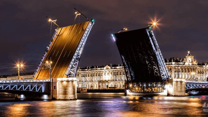 На Дворцовом мосту устроят 3D-шоу в честь Дня города