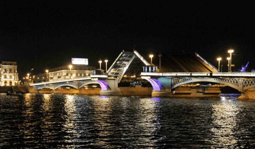 На Благовещенском мосту включат обновленную художественную подсветку&nbsp;