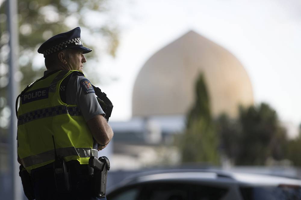 Полиция Новой Зеландии предъявила обвинения в терроризме Брентону Тарранту, который напал на мечети