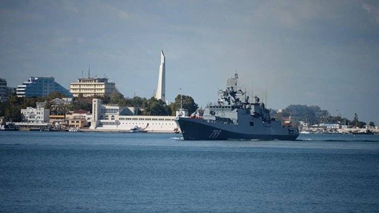 Сквозь мины: фрегаты и сторожевые корабли ЧФ вышли на учебный бой в Крыму