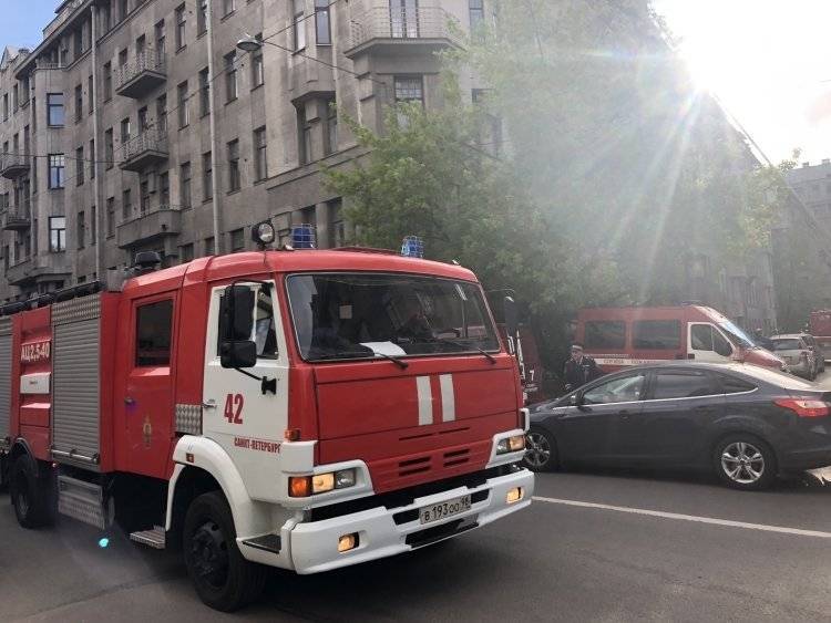 Двое пострадавших получили травмы при пожаре в автосалоне Hyundai в Кемерове