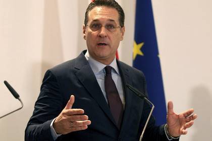Вице-канцлер Австрии уйдет в отставку из-за сделки с россиянкой