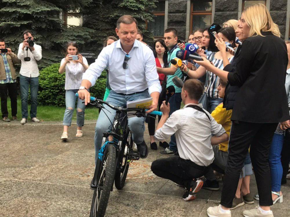 Ляшко устроил цирк на Банковой в первый день президентства Зеленского