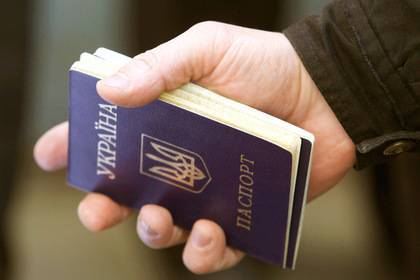 Украинские паспорта предложили выдавать за 10 минут