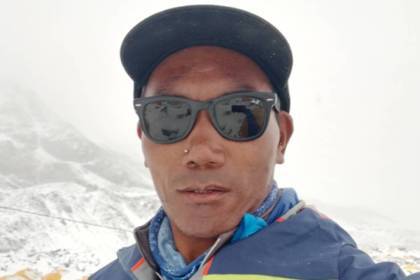 Житель Непала побил два мировых рекорда на Эвересте за неделю