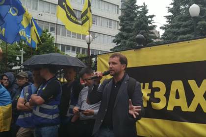 Украинские неонацисты вышли на защиту декоммунизации