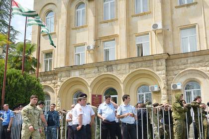 Президент Абхазии обвинил оппозицию в попытке госпереворота