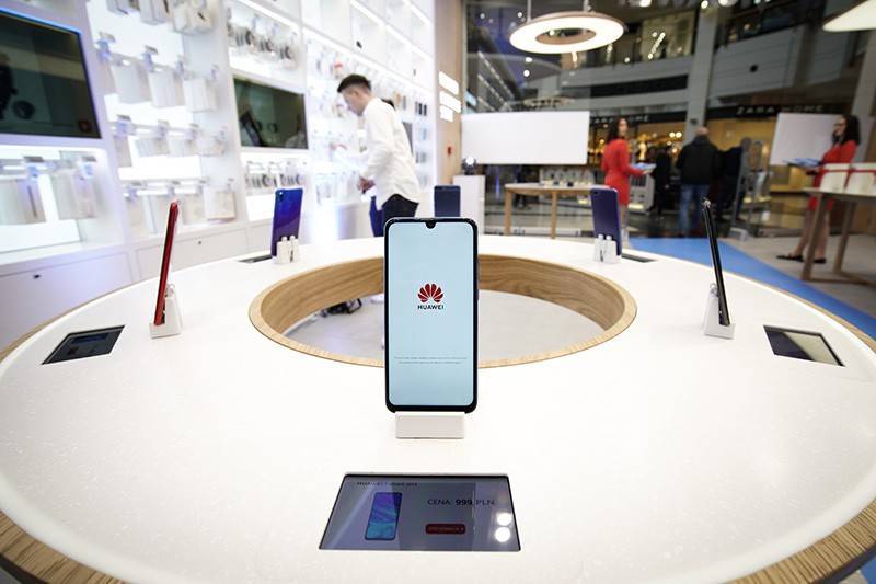 Google назвала срок блокировки обновлений для Huawei